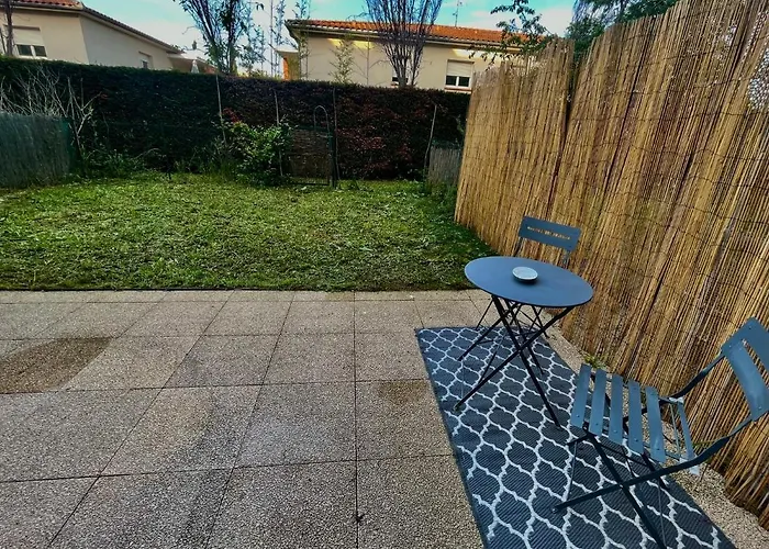 Garden Room In Toulouse